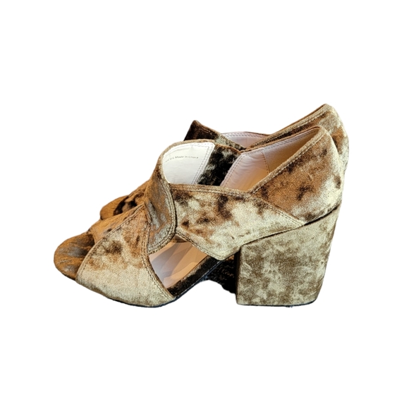 Cabi Olive Green Velvet Interlock Block Heel Sandals Women's Size 8 - Picture 5 of 12